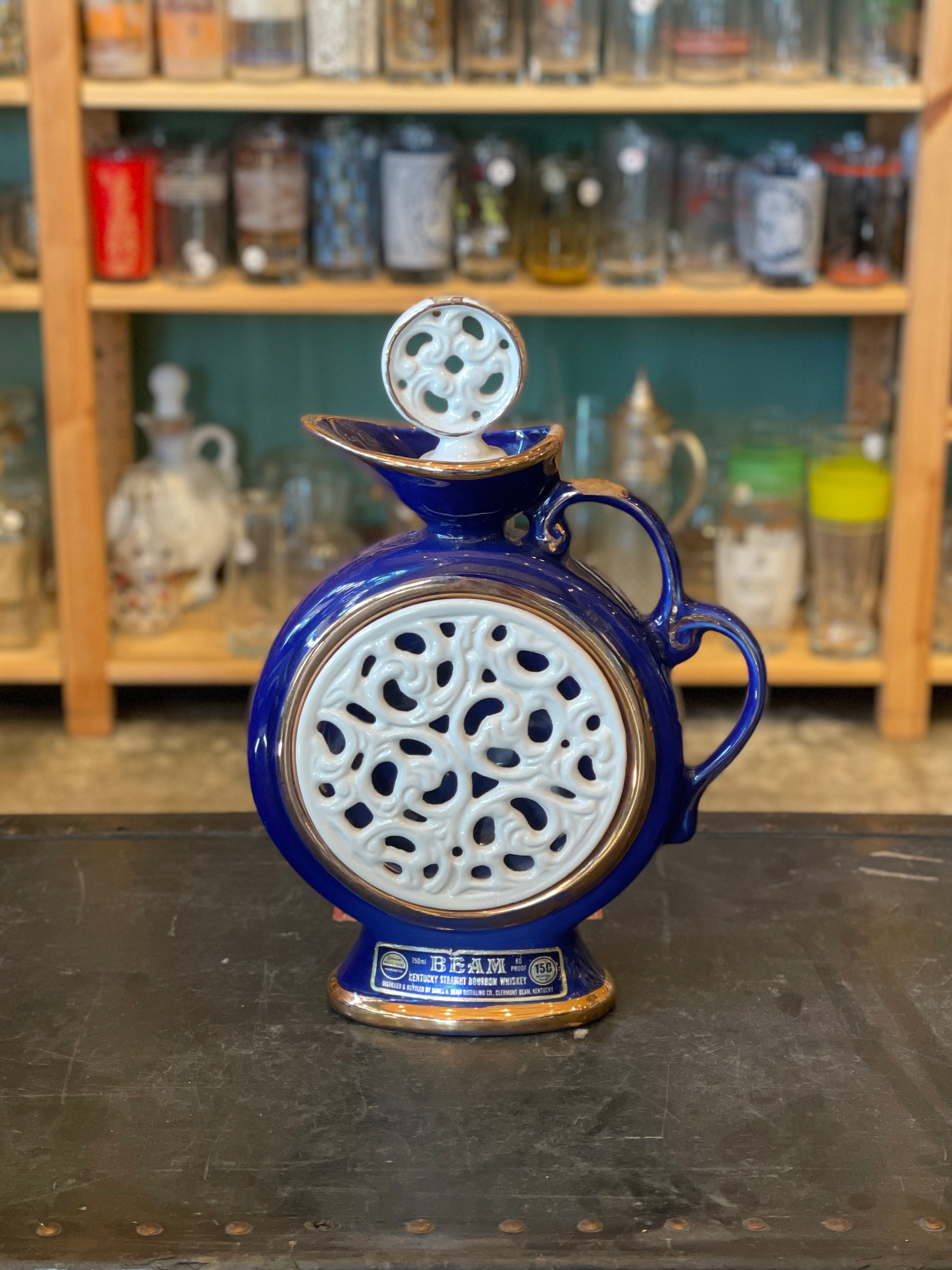 コバルトブルーの装飾ボトル 目を潤すコバルトブルーのガラスボトル/ Vintage Cobalt Blue
